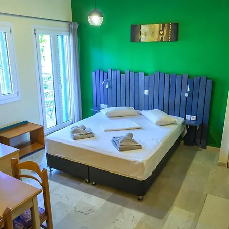 爱奥尼亚天堂公寓式酒店 *